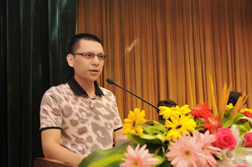 开云手机平台董事长杨猛在大会上作报告发言
